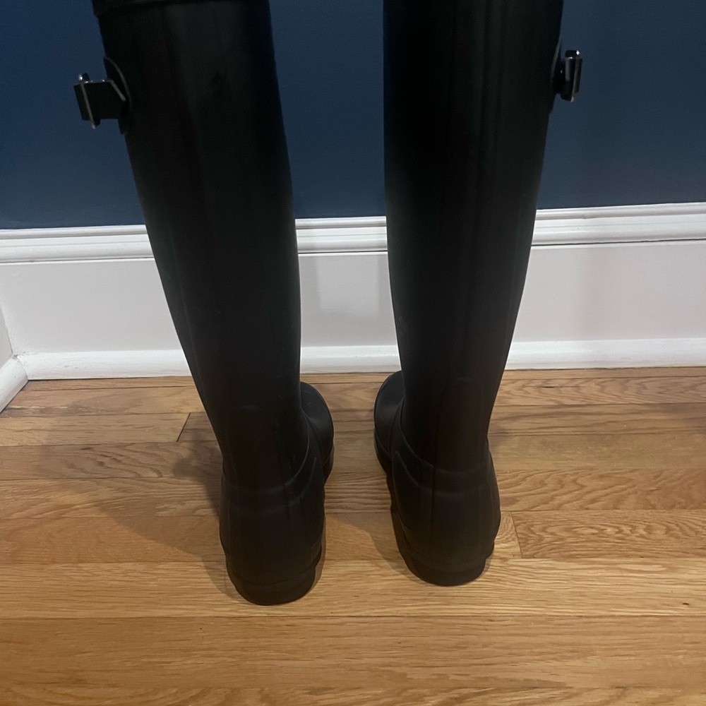 Hunter Black Rain Boots size 6M/7F - Picture 4 of 5